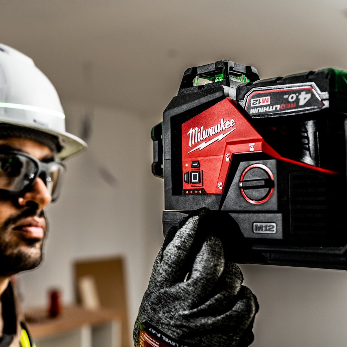 Milwaukee M12CLL4P-201C 12V 4 Points Green Cross Line Laser with 1 x 2.0Ah Battery, Charger & Case