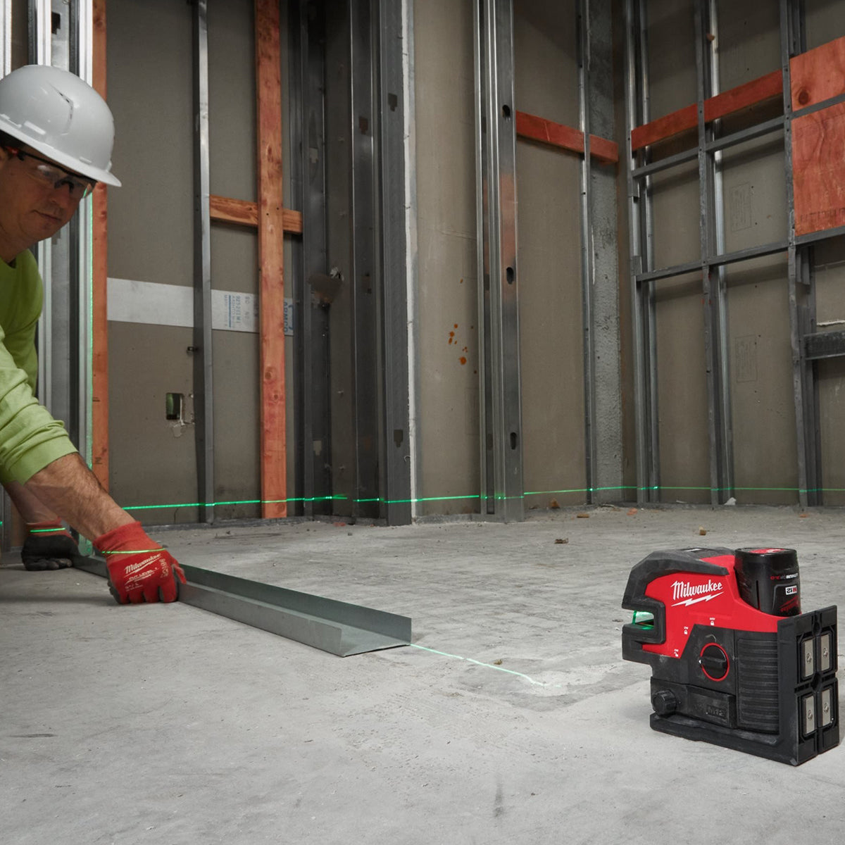 Milwaukee M12CLL4P-201C 12V 4 Points Green Cross Line Laser with 1 x 2.0Ah Battery, Charger & Case