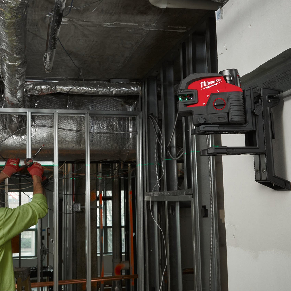 Milwaukee M12CLL4P-201C 12V 4 Points Green Cross Line Laser with 1 x 2.0Ah Battery, Charger & Case