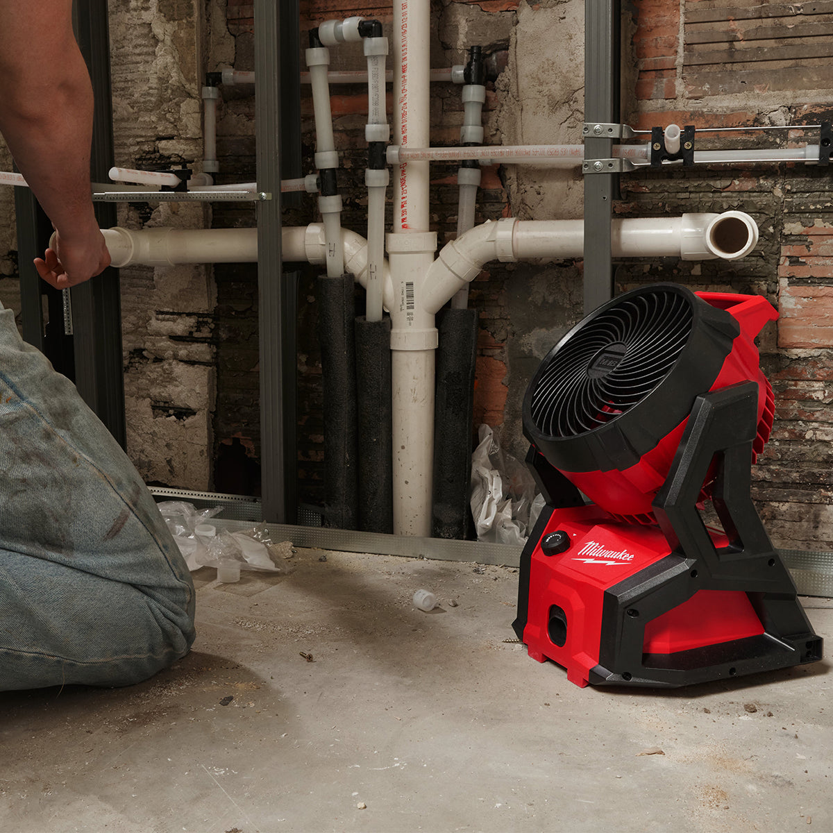 Milwaukee M18AFG2-0 18V 2nd Generation Air Fan with 1 x 5.0Ah Battery & Charger