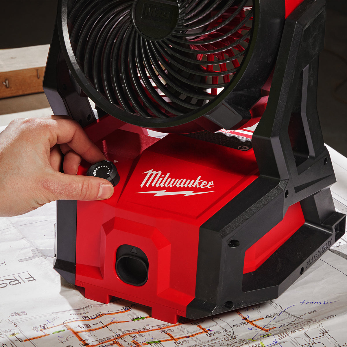 Milwaukee M18AFG2-0 18V 2nd Generation Air Fan with 1 x 5.0Ah Battery & Charger