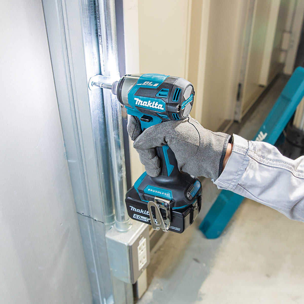 Makita DTD173Z 18V LXT Brushless Impact Driver With 2 x 5.0Ah Battery & Charger