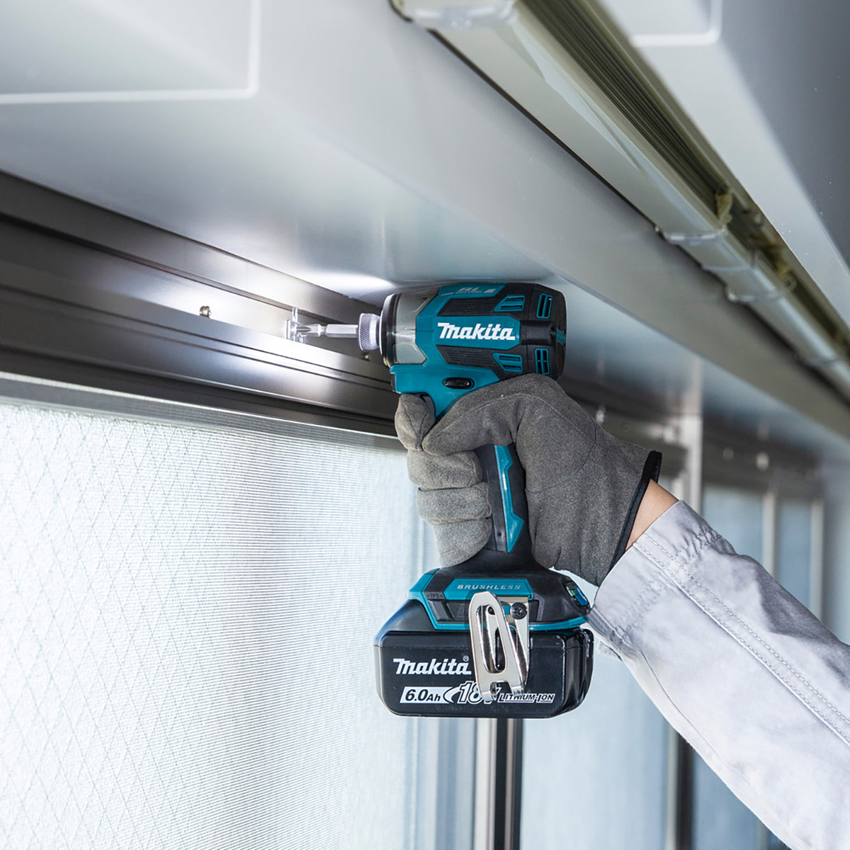 Makita DTD173Z 18V LXT Brushless Impact Driver With 2 x 5.0Ah Battery & Charger