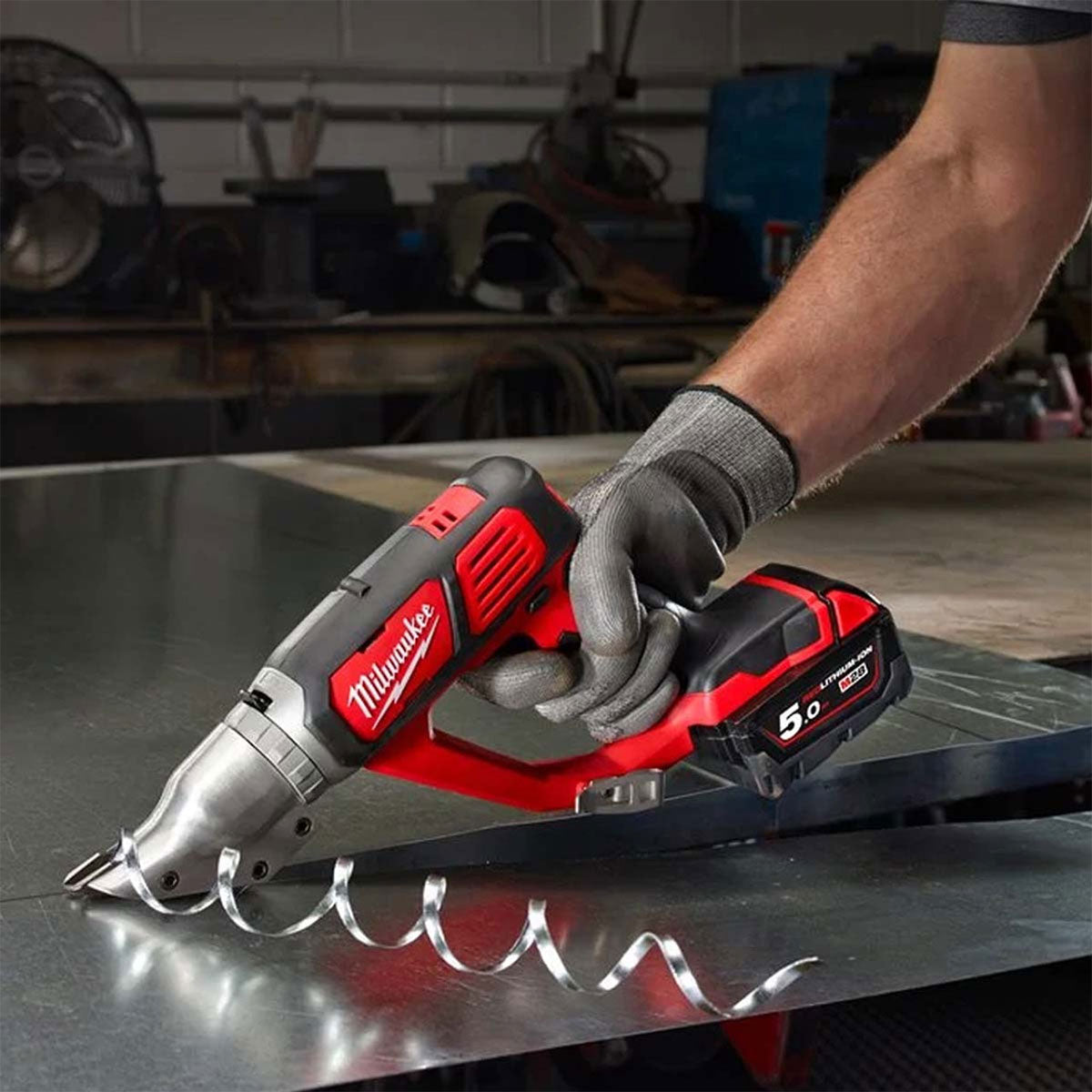 Milwaukee M18BMS12-0 18V 1.2mm Metal Shear with 1 x 3.0Ah Battery & Charger