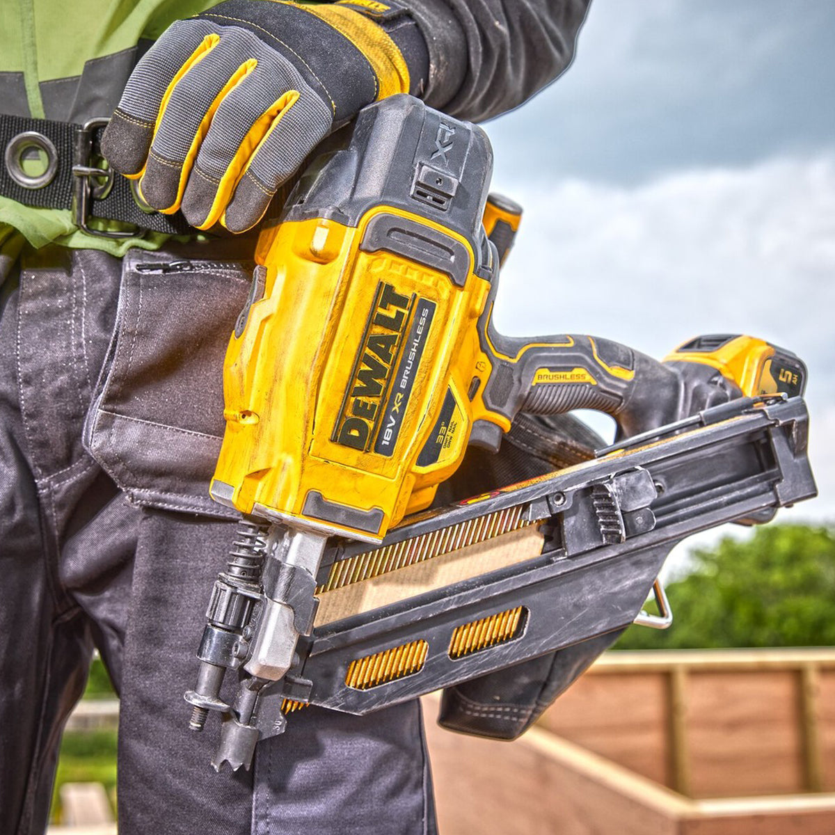DeWalt DCN930N 18V Brushless First Fix Framing Nailer with 1 x 6.0Ah Battery & Charger
