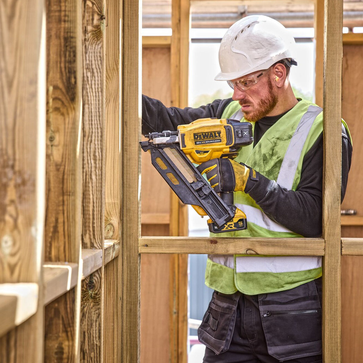 DeWalt DCN930N 18V Brushless First Fix Framing Nailer with 1 x 6.0Ah Battery & Charger