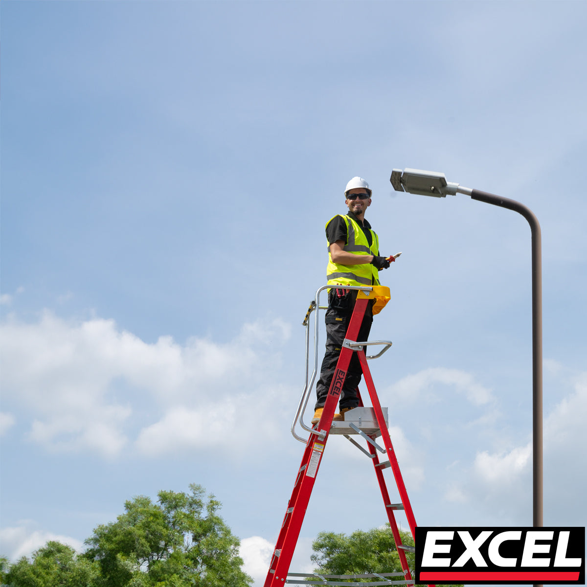 Excel Electricians Fibreglass Podium Step Ladder 4 Tread 2.04m EN131-7