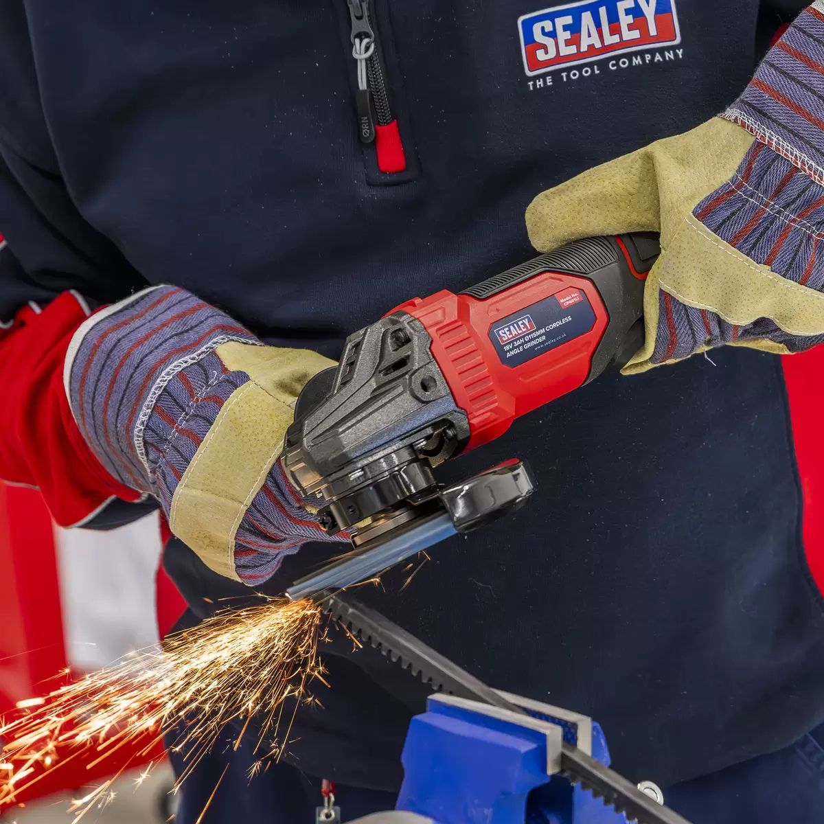 Sealey CP401LI 18V Angle Grinder 115mm 1 x 3Ah lithium-ion battery & 2.4A mains charger in a storage case