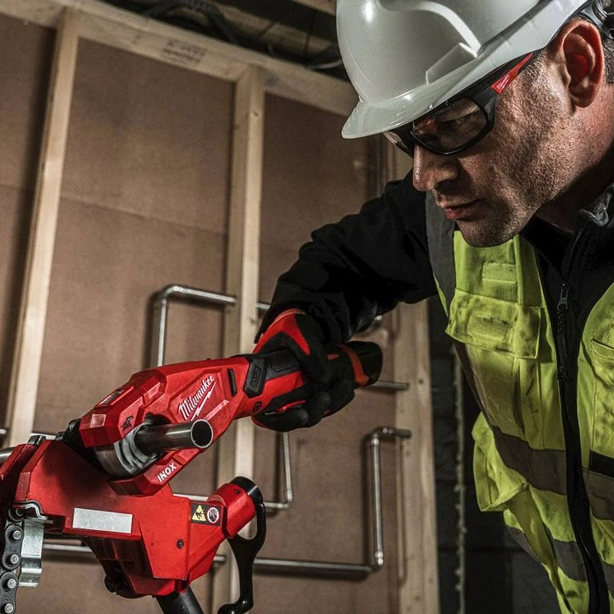 Milwaukee M12PCSS-0 12V 12-28mm Pipe Cutter with 1 x 5.0Ah Battery & Charger