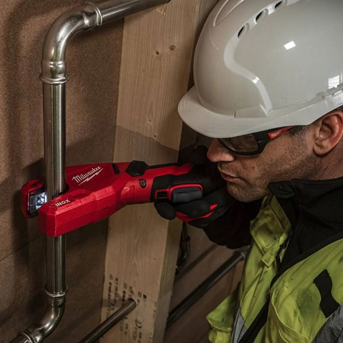 Milwaukee M12PCSS-0 12V 12-28mm Pipe Cutter with 1 x 5.0Ah Battery & Charger